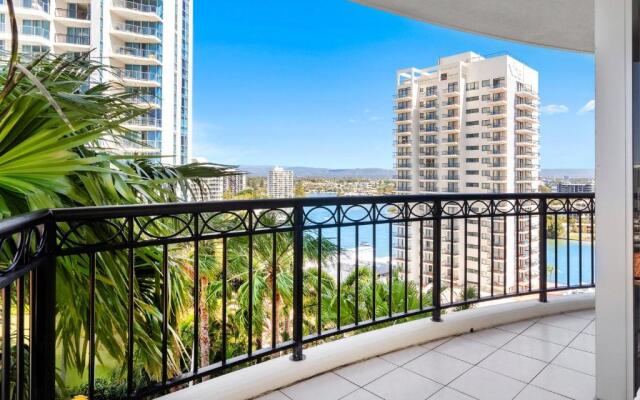 Towers of Chevron - Private Apartments