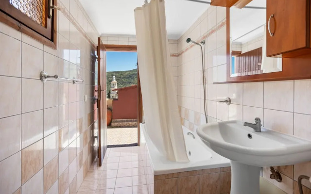 Countryside Apartment 2 With Shared Swimming Pool