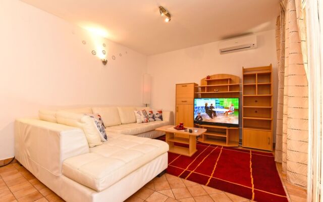 Apartment 1562