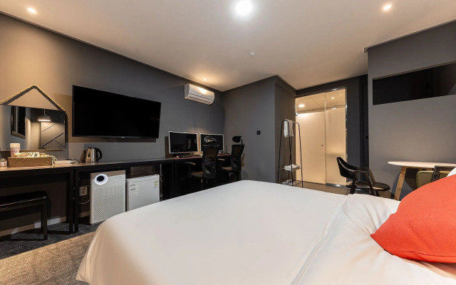 Cheonan St179 Hotel