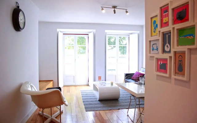 ALTIDO Modern 1-bed Apt w/terrace, moments from São Bento Palace