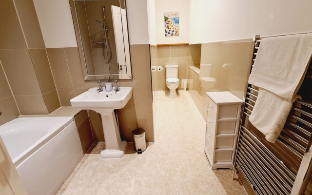 Seas the Day - Luxury Beach Apartment - Sleeps 4