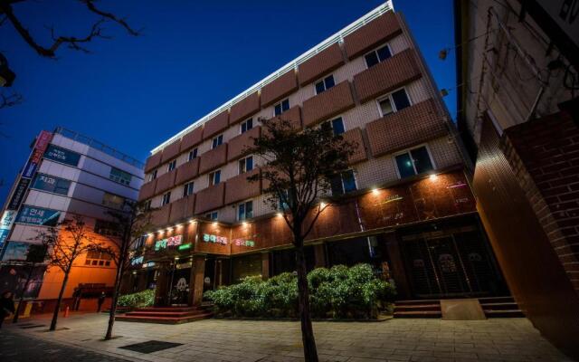 Kang Neung Dong-a Hotel