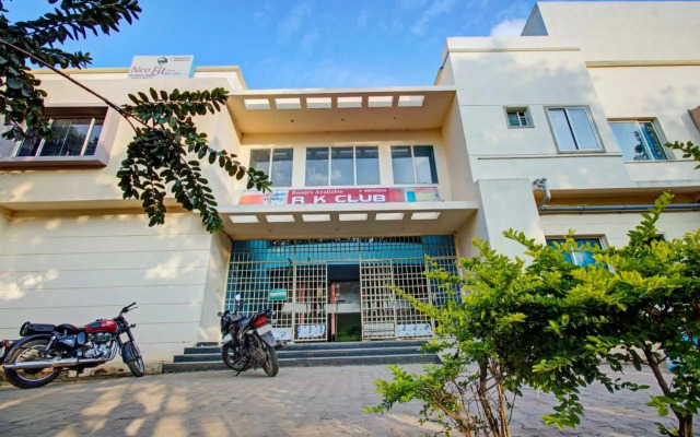 OYO Flagship 80593 Rk Club House