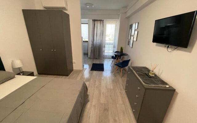 Lazar Towers Studios & Apartments near Palas