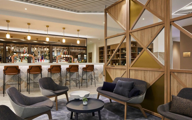 Courtyard by Marriott London City Airport