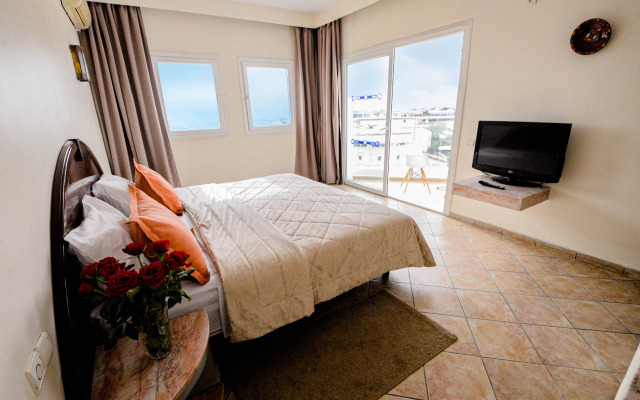 Intouriste Hôtel & Suites