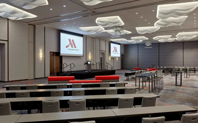 Calgary Airport Marriott In-Terminal Hotel