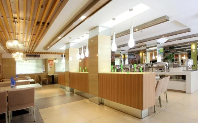 Yunqi Hotel