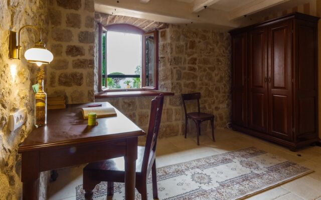 Talici Hill - Rustic Villas