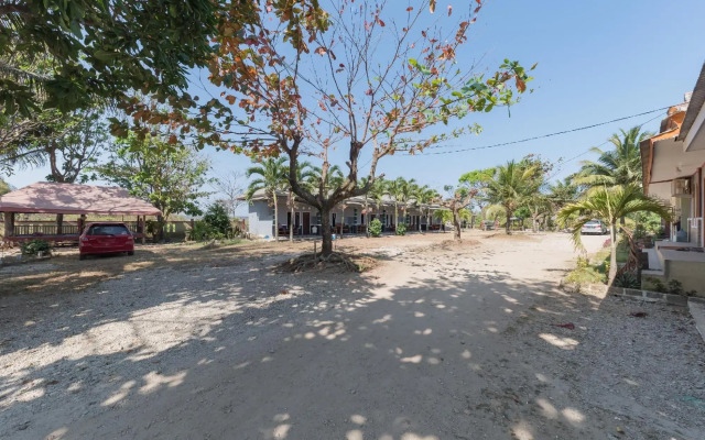 RedDoorz near Pantai Ujung Genteng