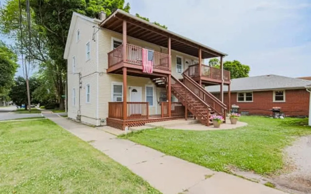 Peaceful One Bedroom Home Near Chicago