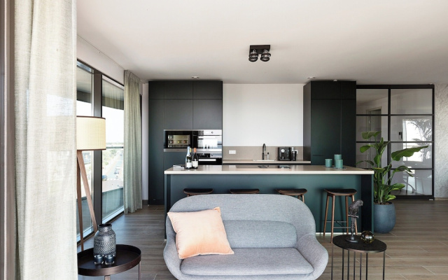 Chic Apartment for 8 With Seaview