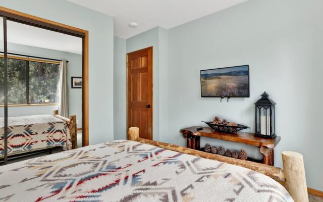 Lazy Llama Lodge #2150