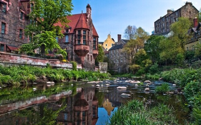 2 Bedroom Flat in Central Edinburgh