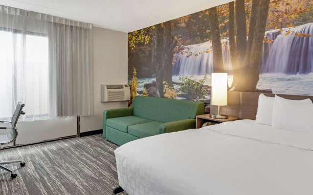 Clarion Pointe Near Erie Casino