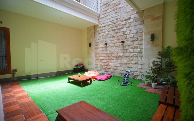 One & Quin Guest House Syariah