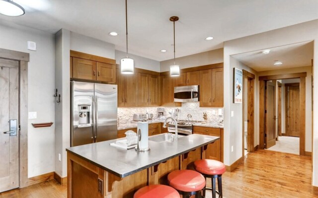 Luxury 3 Bedroom Breckenridge Vacation Rental with Mountain Views Steps from Historic Main Street