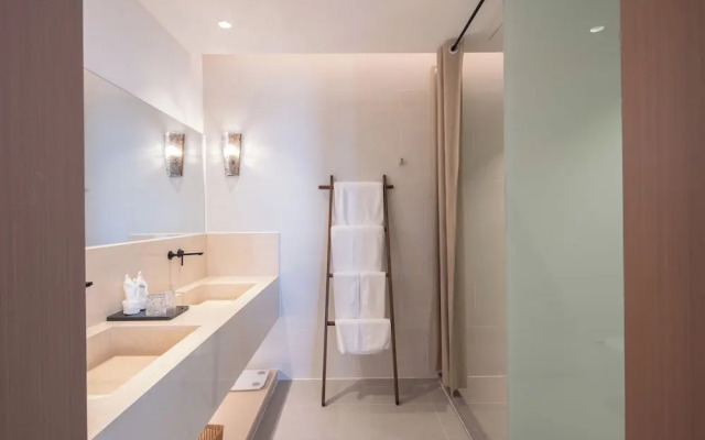 Miyue Roman Holiday Bubble Pool hotel