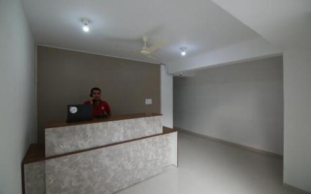OYO 28285 Maruthi- Luxury Rooms