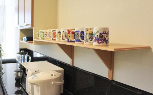Ananas Phuket Central Hostel - Adults Only