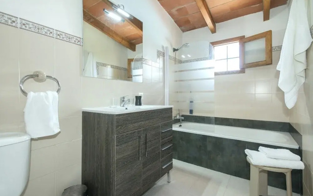 Family Villa Teo With Private Pool