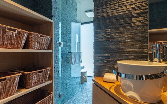 Hideaway on Escarpment by H2 Life