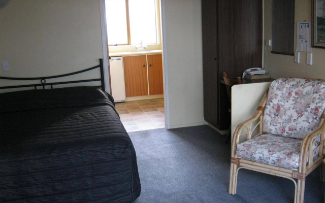 Adelphi Motel
