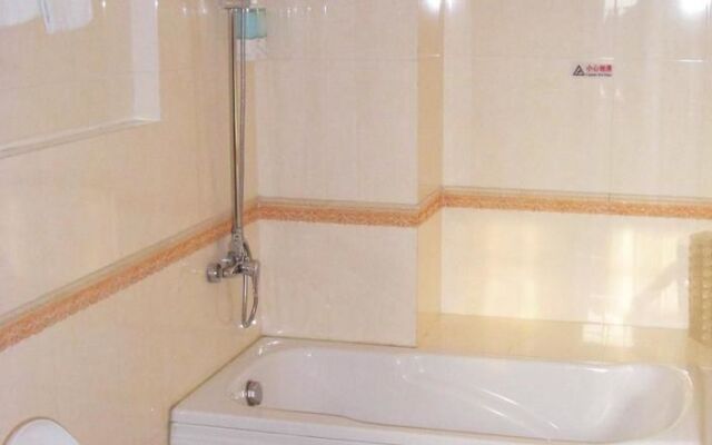 Qingdao Tianwei Huaqing Hotel