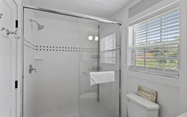 Harolds House 4 Bedroom Home by RedAwning