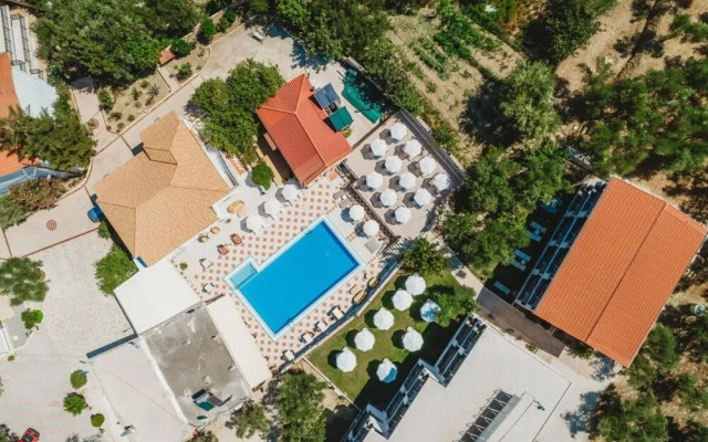 Potamitis Studios & Apartments