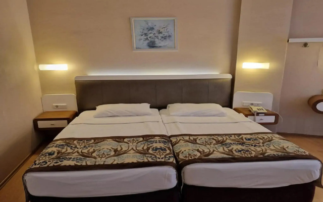 Azak Hotel