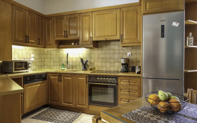 Renaissance City Apartment