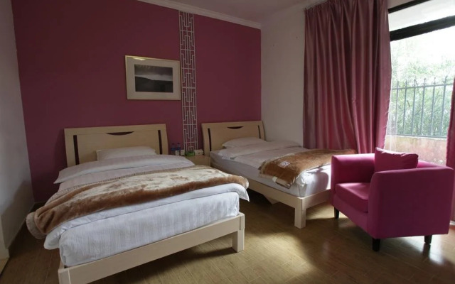 Lashi lakeside hotel