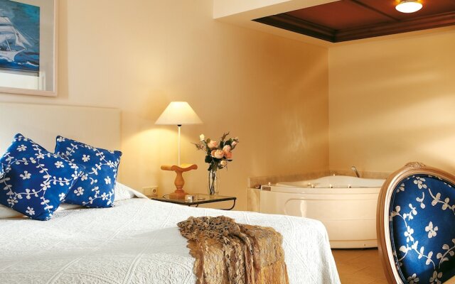 Club Marine Palace & Suites