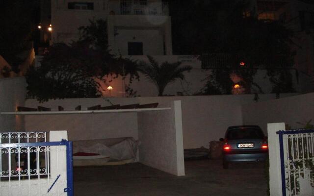 Tatsis Apartments