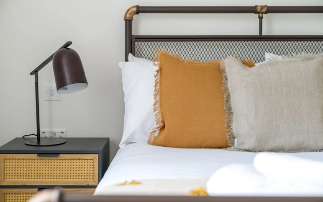 JOIVY Spectacular 3-Bed Flat Near Holland Park