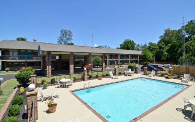 Best Western Travelers Inn