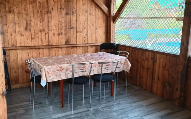 Садиба Янчар з Басейном