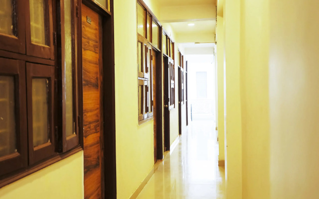Discovery Deluxe by OYO Rooms