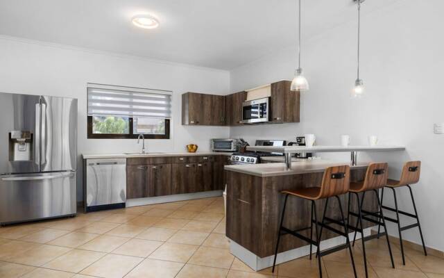 4BR Villa Gold Coast w Pool