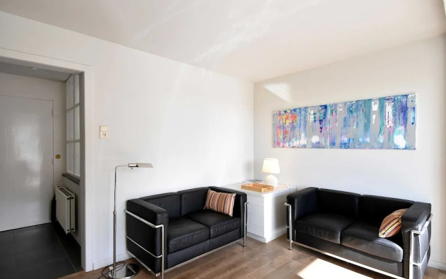 Bright Flat With Bunk Beds