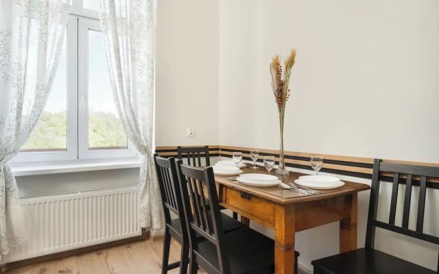 Wroclaw Apartment With Desk by Renters