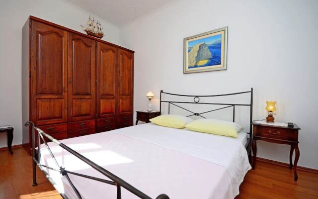 A1 - apt With Terrace, Best Location in Supetar