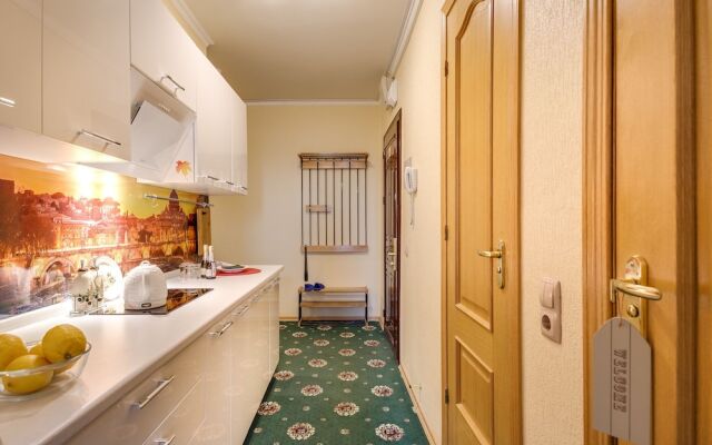 #513 OREKHOVO APARTMENTS with shared bathroom