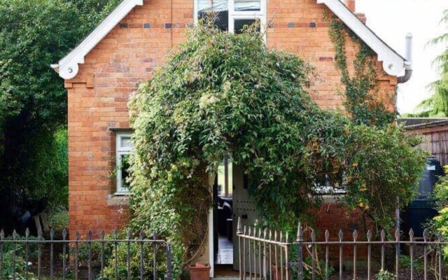 A pet-friendly converted chapel with charming features near Uffington