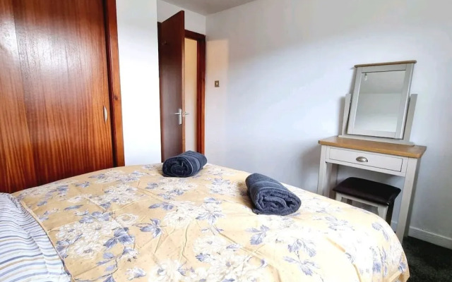 Lovely 2 bed with free parking