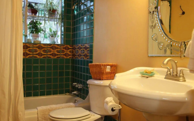 Azure Gate Bed And Breakfast