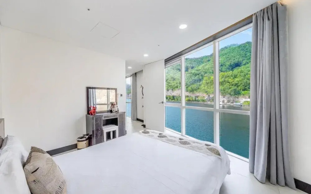 YJ Hotel