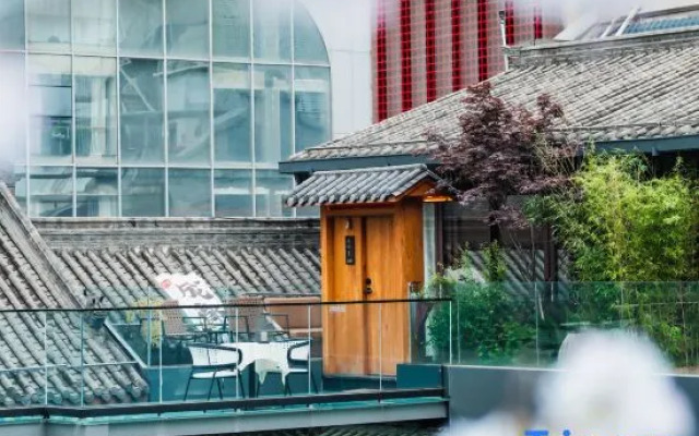 RETURN Courtyard Hotel